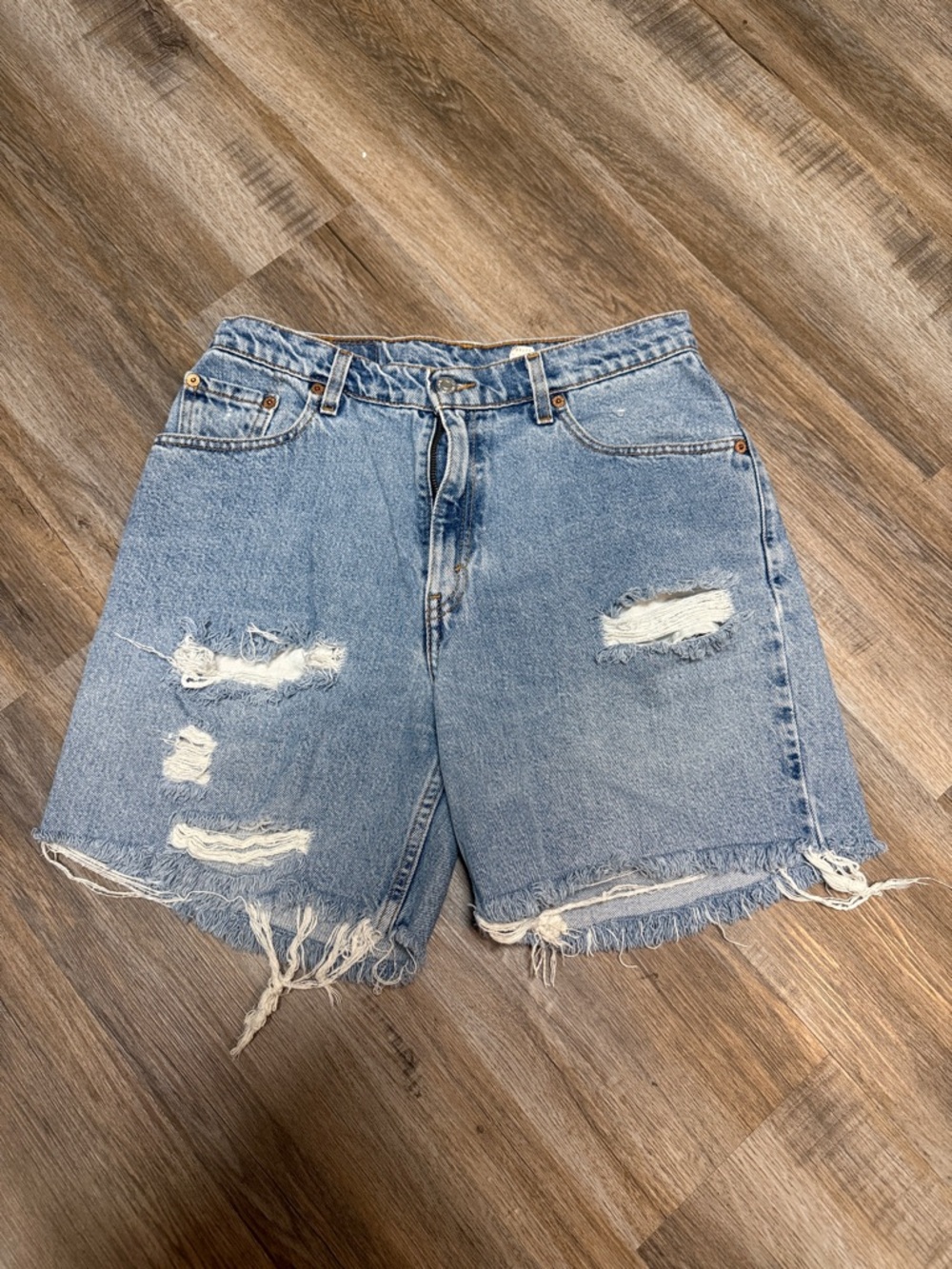 Levi’s Women’s Light Blue Distressed Denim Cutoff Jean Shorts 10R - Picture 1 of 7